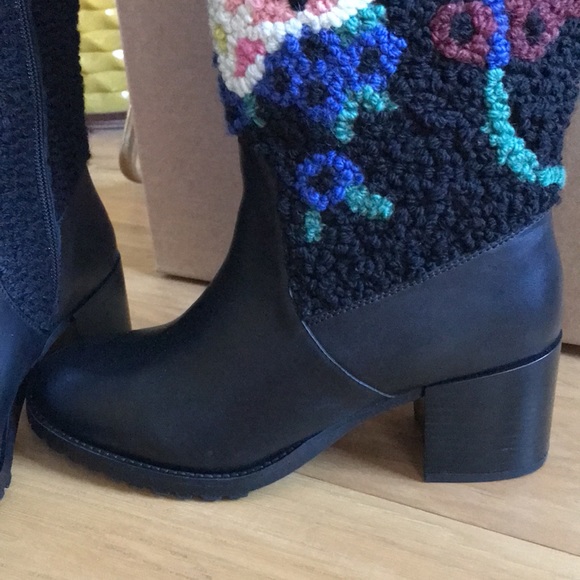 NWT Anthropologie Emily Isabella Black Leather Wool Flower Boots 8 - Picture 9 of 12